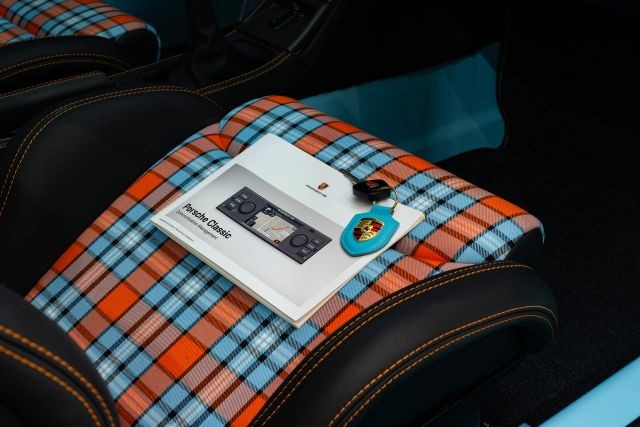 Porsche-911-1992-Convertible-33