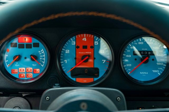Porsche-911-1992-Convertible-37