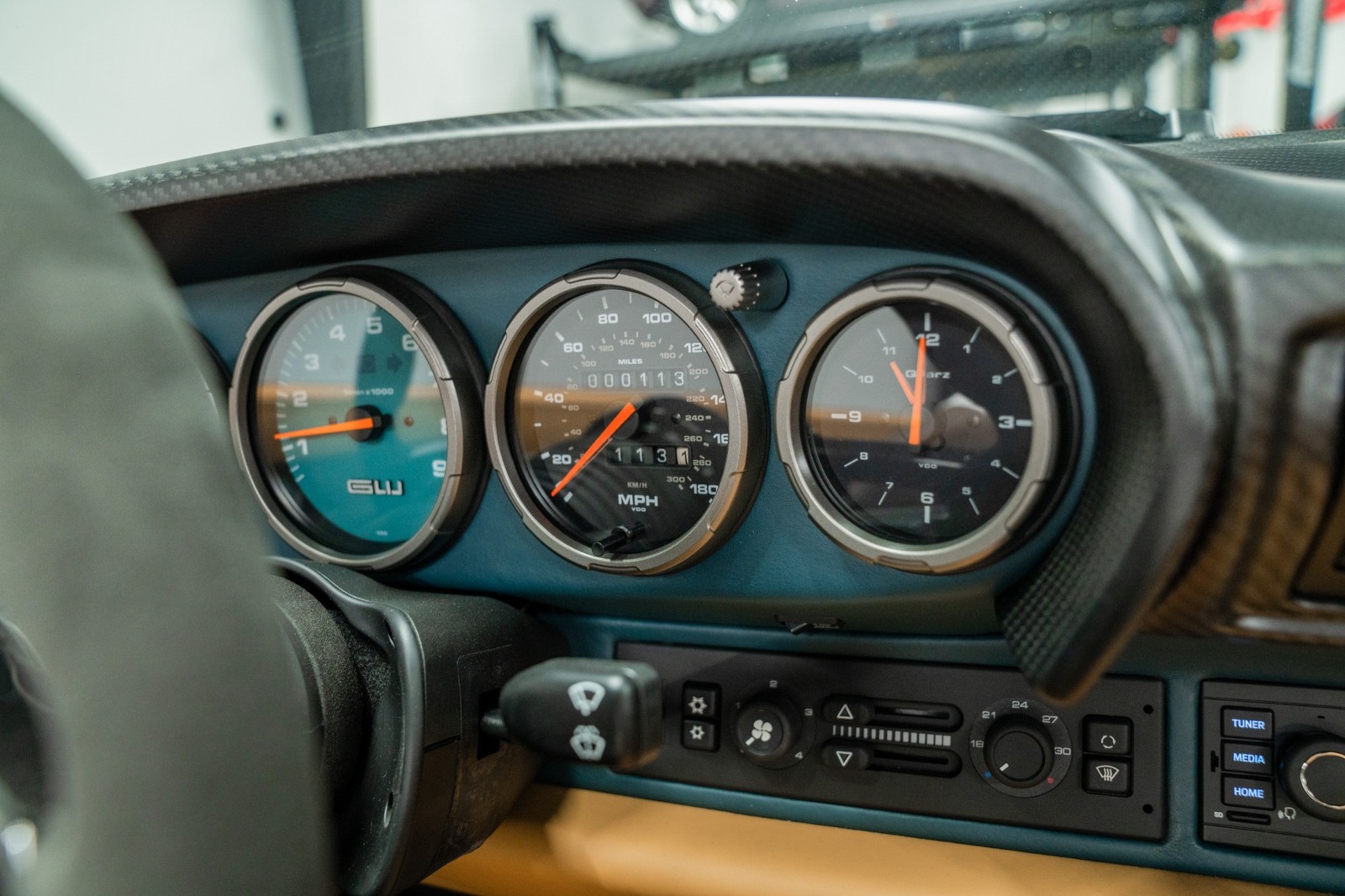 Porsche-911-1995-Convertible-25