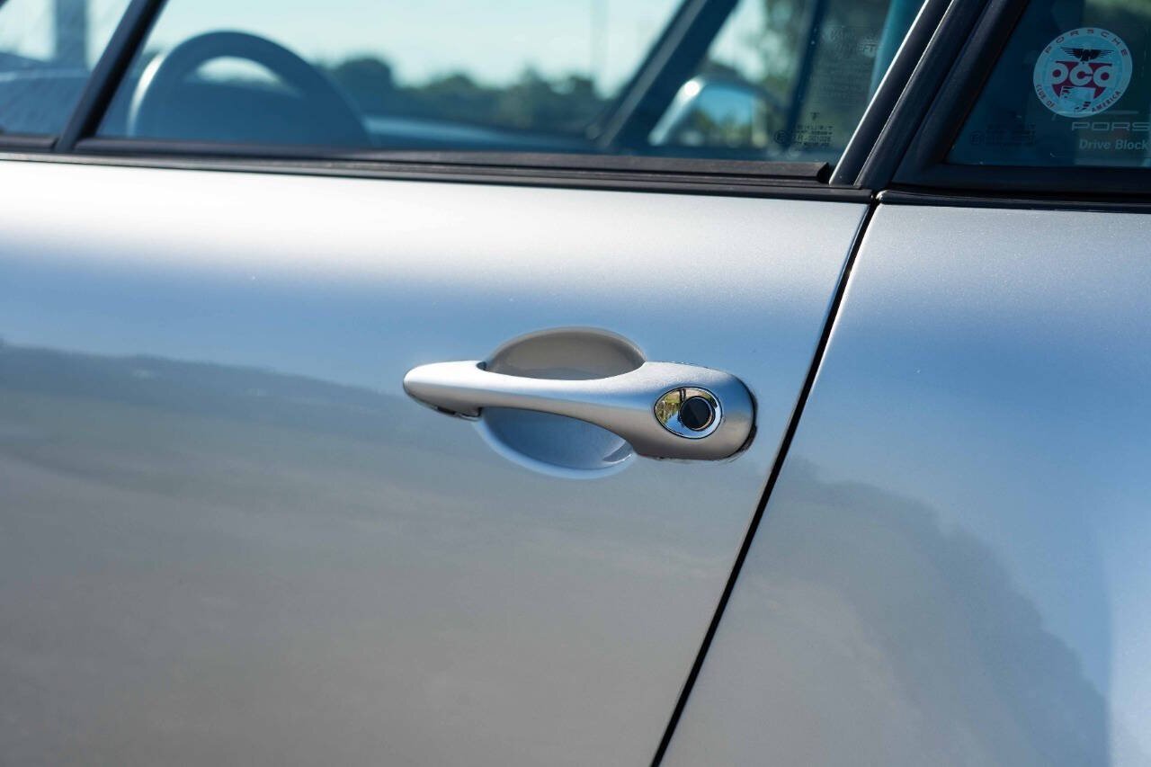 Porsche-911-1995-Coupe-19