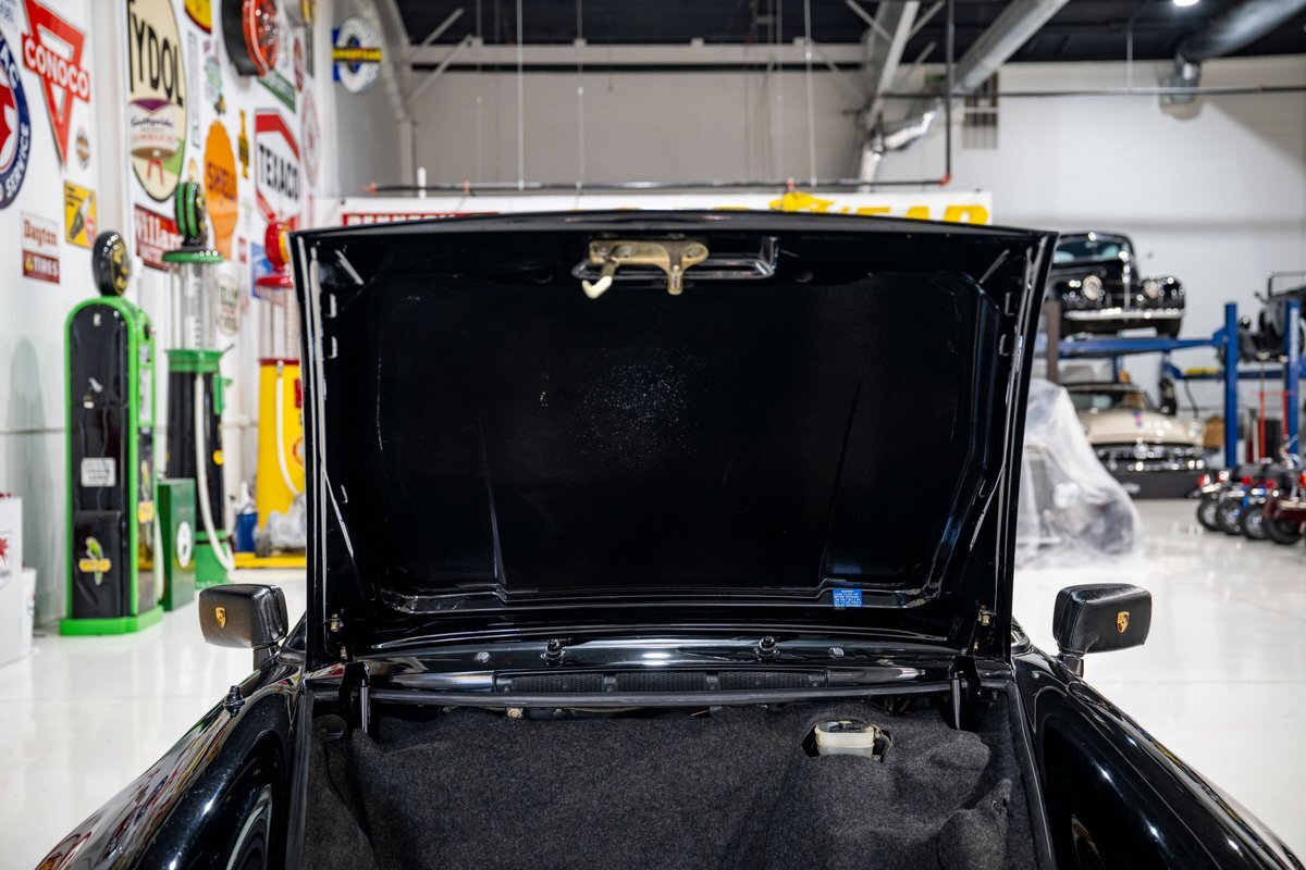 Porsche-911-Cabriolet-Wide-Body-1986-32