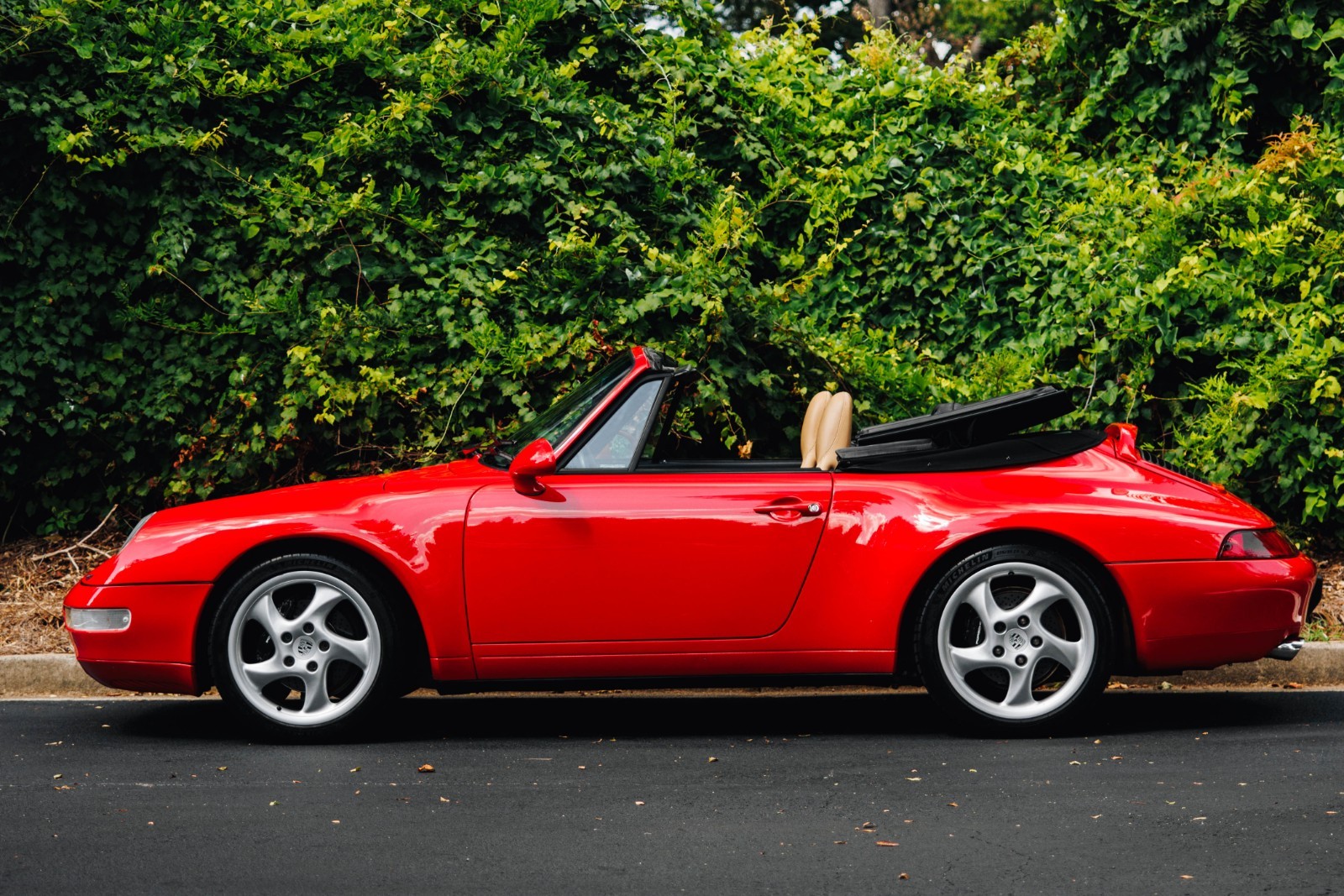 Porsche-911-Carrera-993-1995-Convertible-37