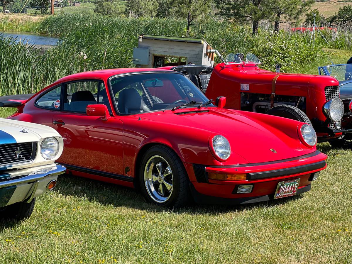 Porsche-911-careera-1984-3