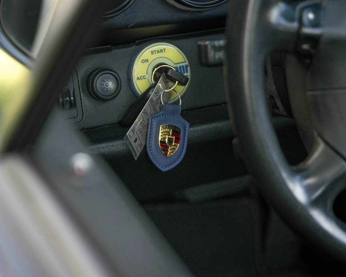 Porsche-911-carrera-4s-coupe-993-1995-blue-4