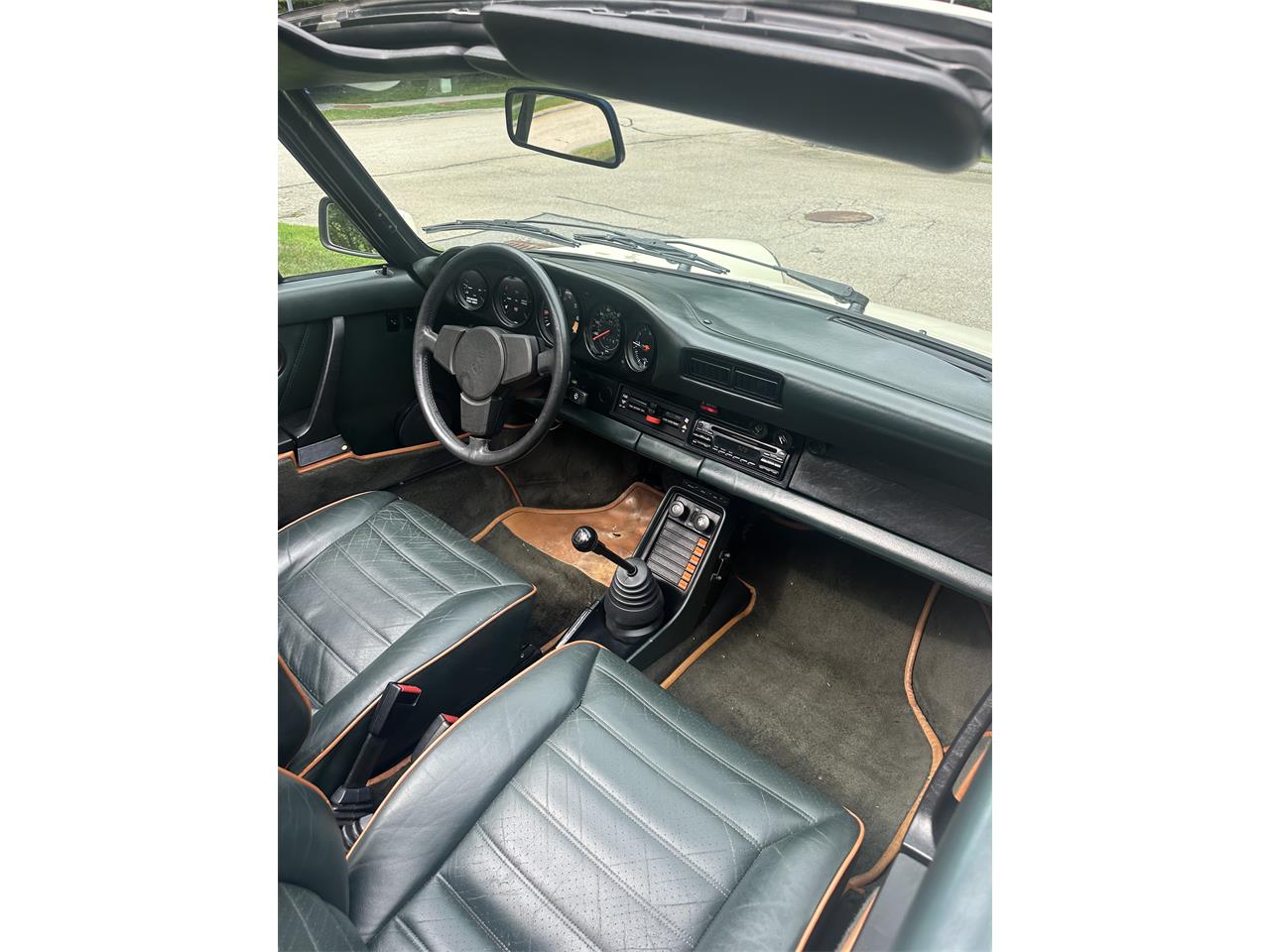 Porsche-911-carrera-cabriolet-1983-Chiffon-White-Dark-green-1