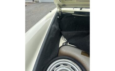 Porsche-911-carrera-cabriolet-1983-Chiffon-White-Dark-green-10
