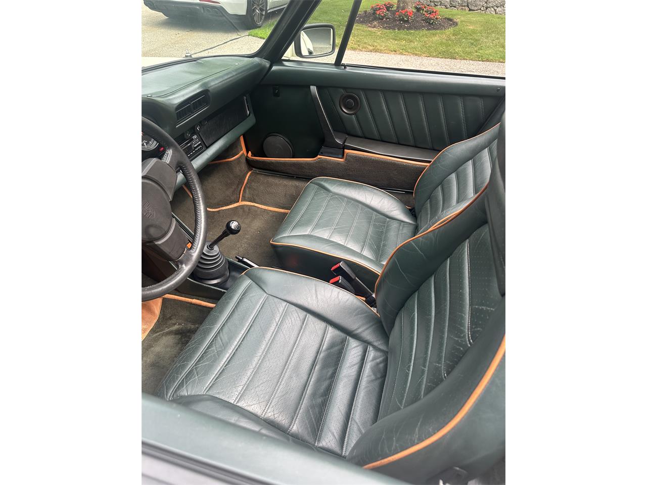Porsche-911-carrera-cabriolet-1983-Chiffon-White-Dark-green-2