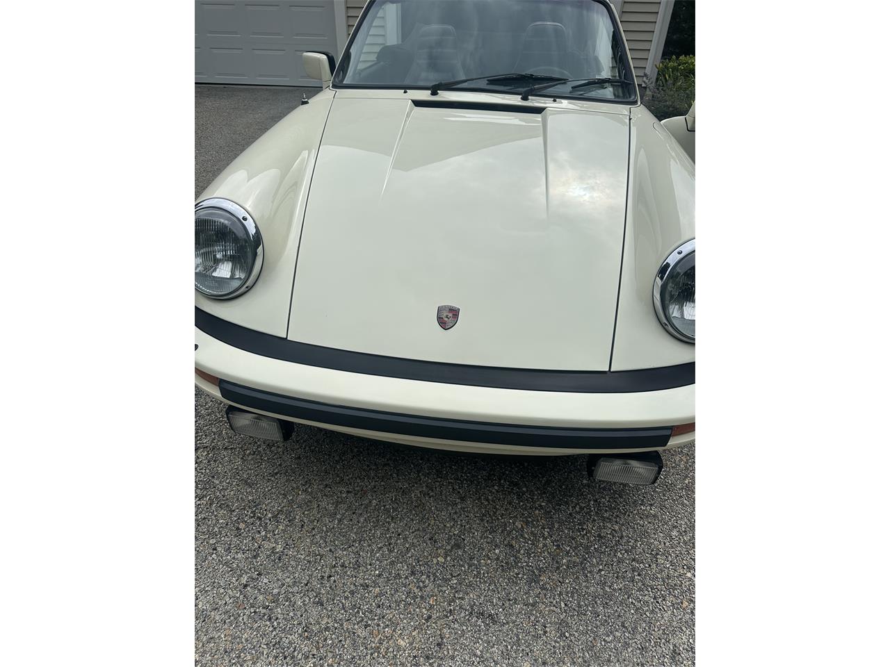 Porsche-911-carrera-cabriolet-1983-Chiffon-White-Dark-green-3