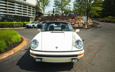 Porsche-911-carrera-cabriolet-1983-Chiffon-White-Dark-green-4