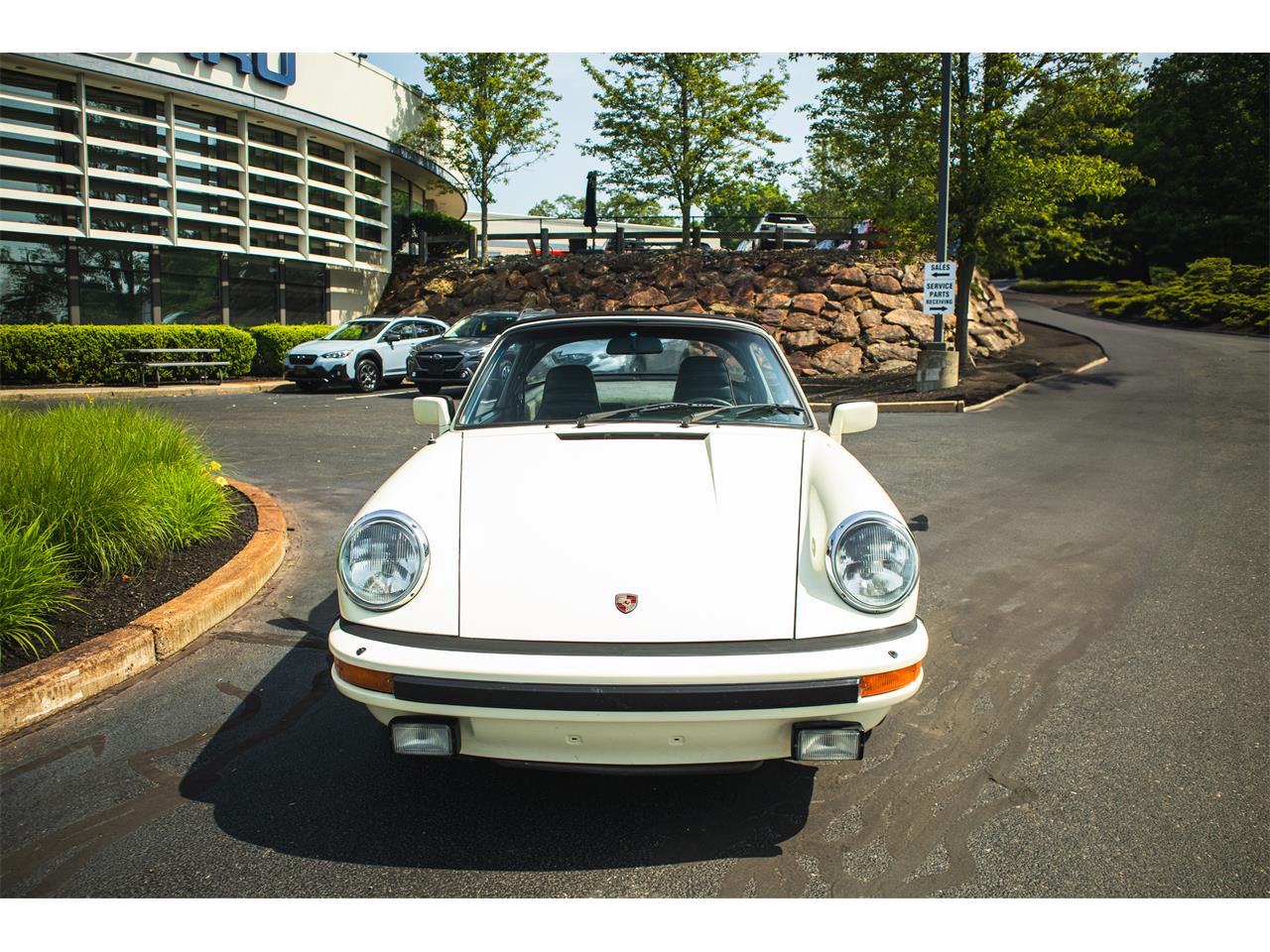 Porsche-911-carrera-cabriolet-1983-Chiffon-White-Dark-green-4