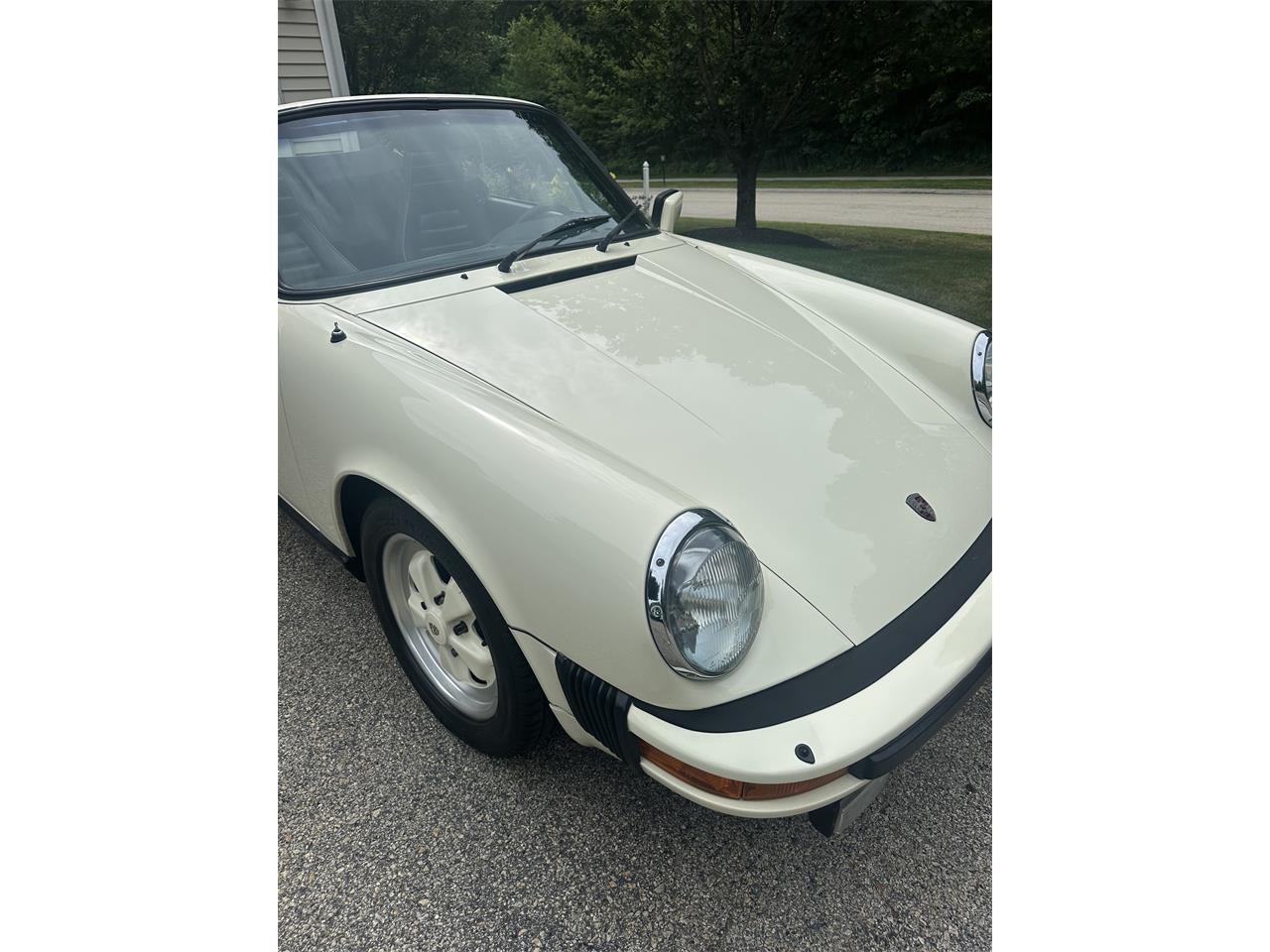 Porsche-911-carrera-cabriolet-1983-Chiffon-White-Dark-green-5