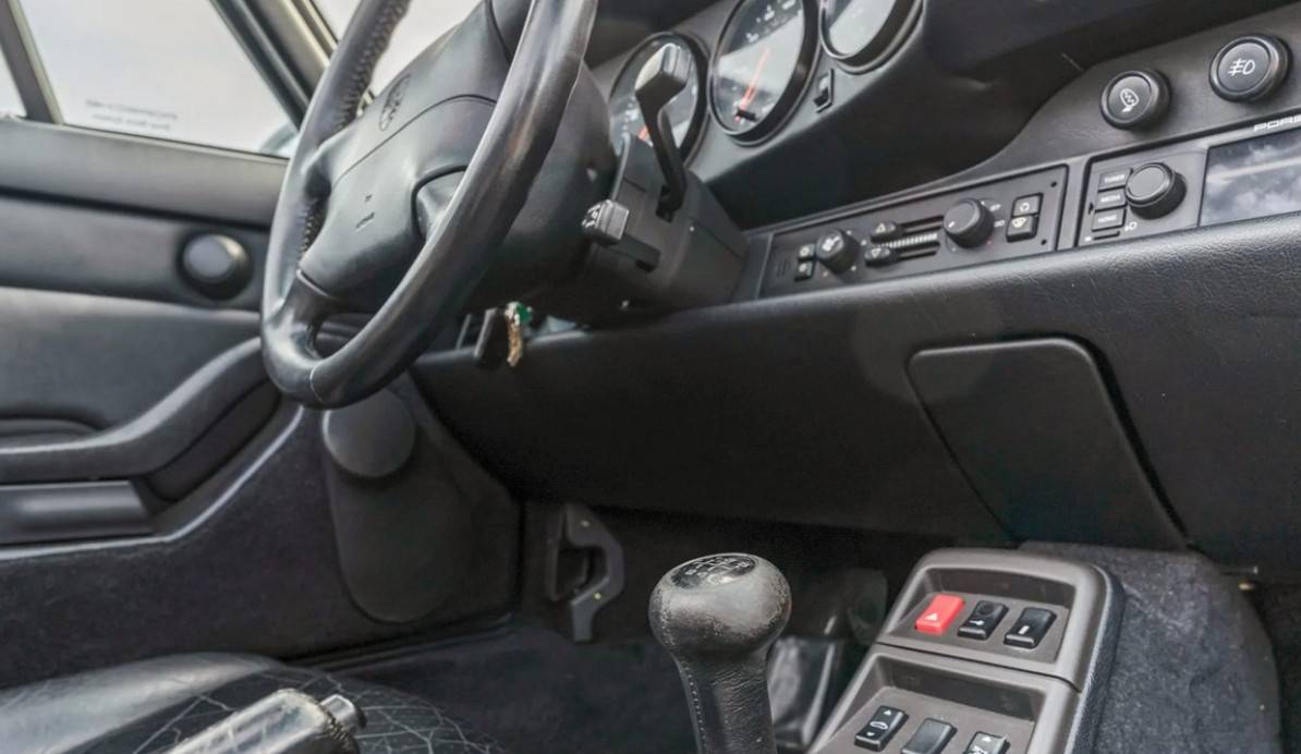 Porsche-911-carrera-cabriolet-1995-silver-2