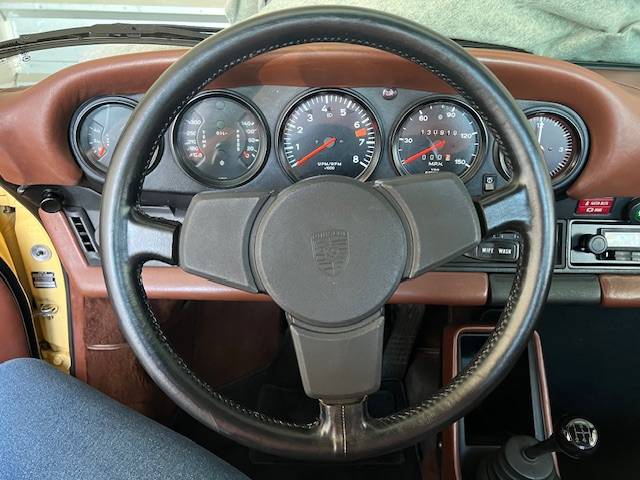 Porsche-911-s-targa-1976-custom-5