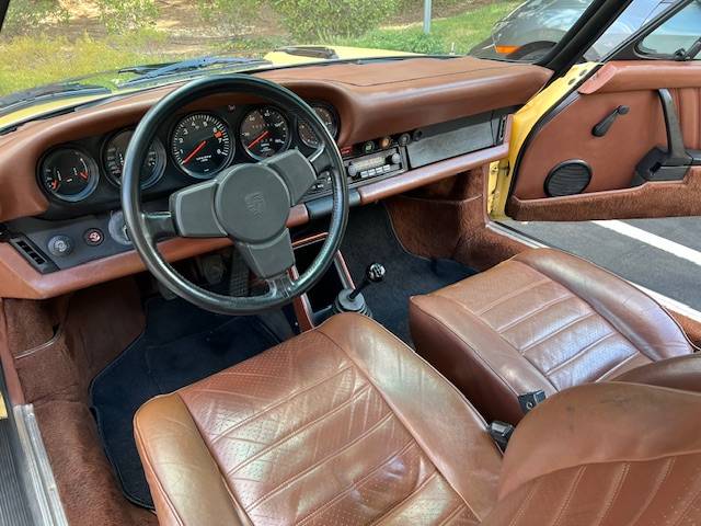 Porsche-911-s-targa-1976-custom-8