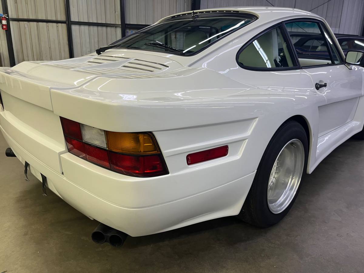 Porsche-911-turbo-1985-white-11