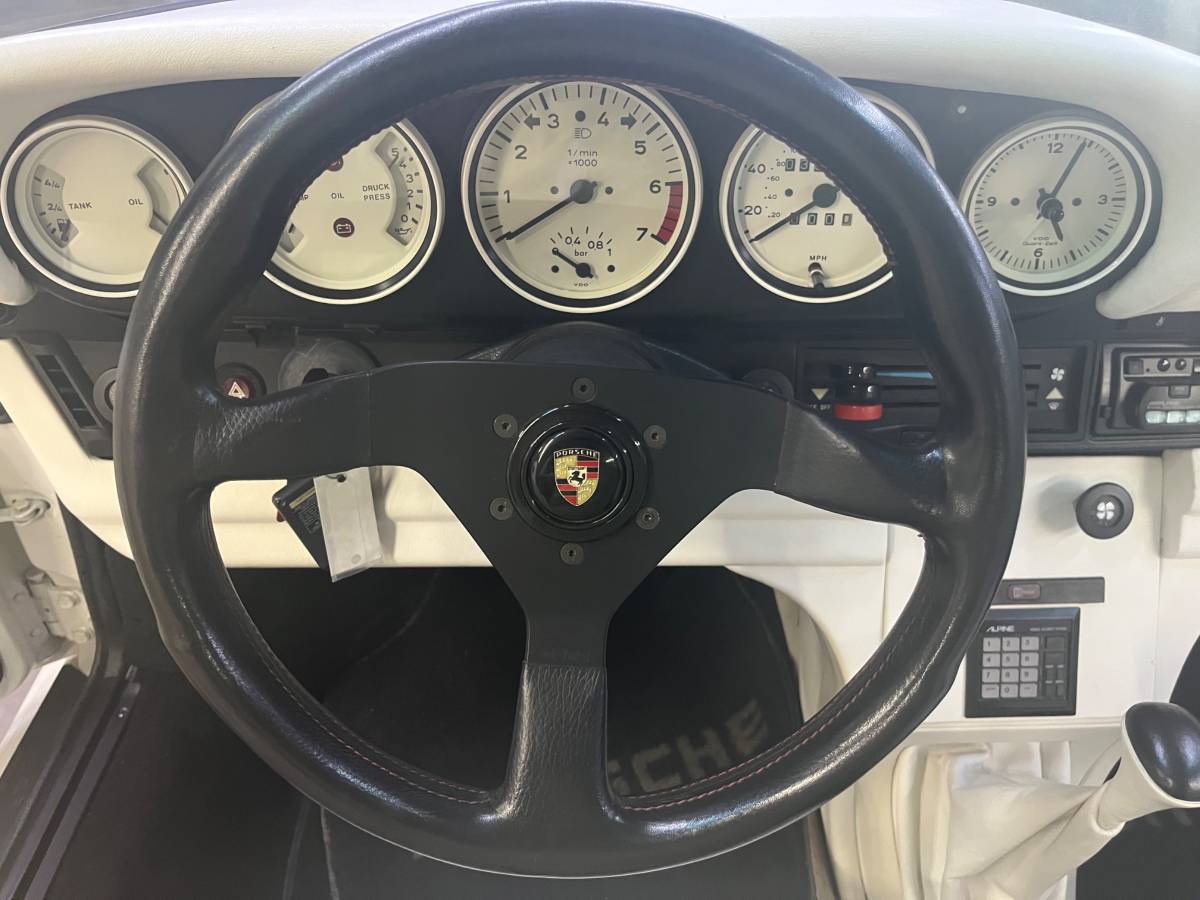 Porsche-911-turbo-1985-white-4