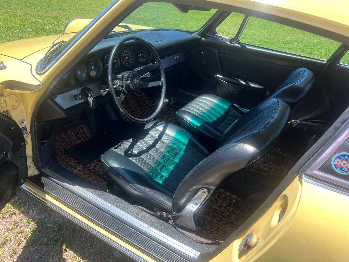 Porsche-912-coupe-1968-yellow-10