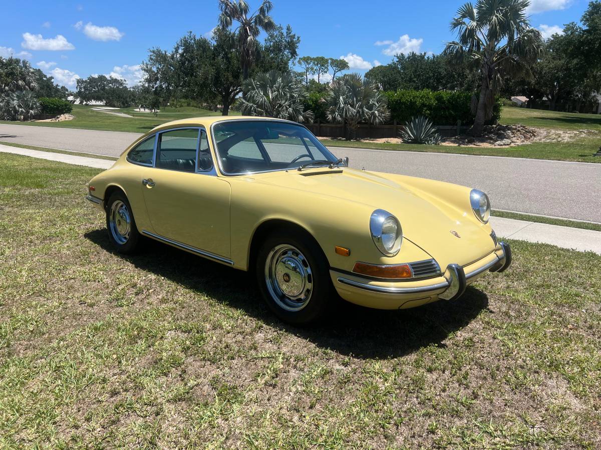 Porsche-912-coupe-1968-yellow-4