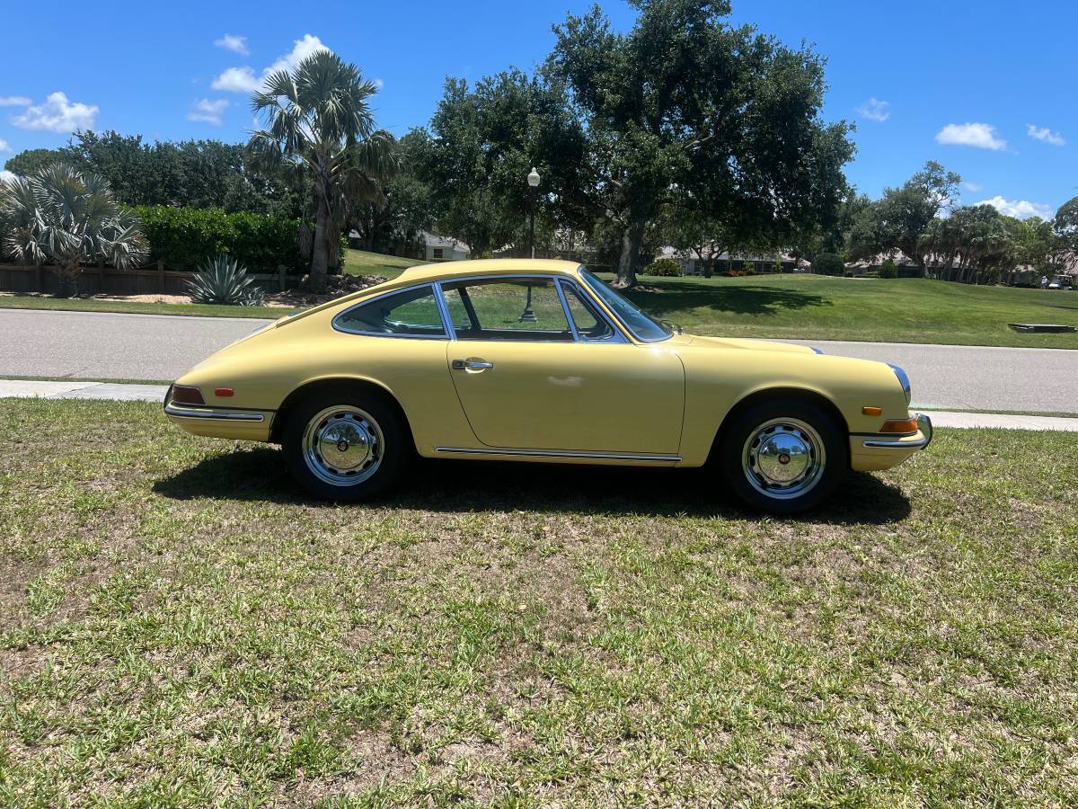Porsche-912-coupe-1968-yellow-5