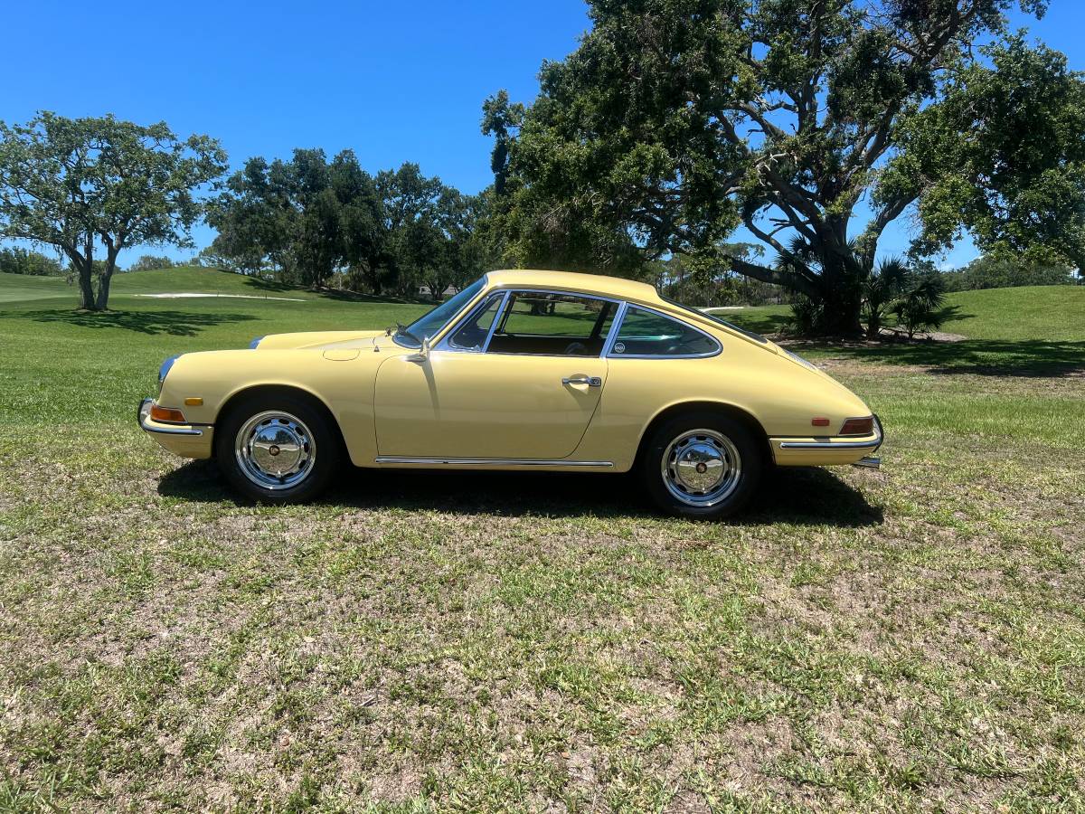 Porsche-912-coupe-1968-yellow-9