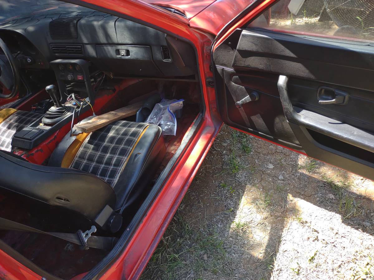 Porsche-924-1977-13