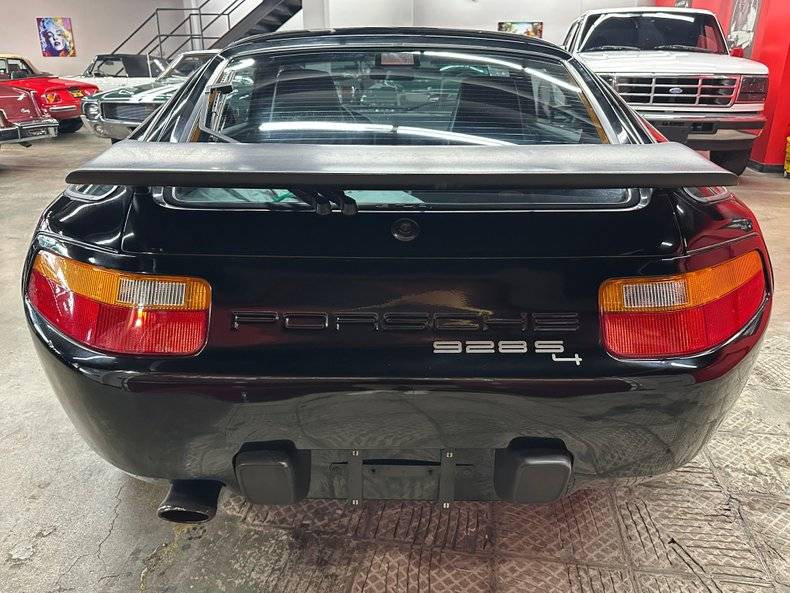 Porsche-924-1987-black-14