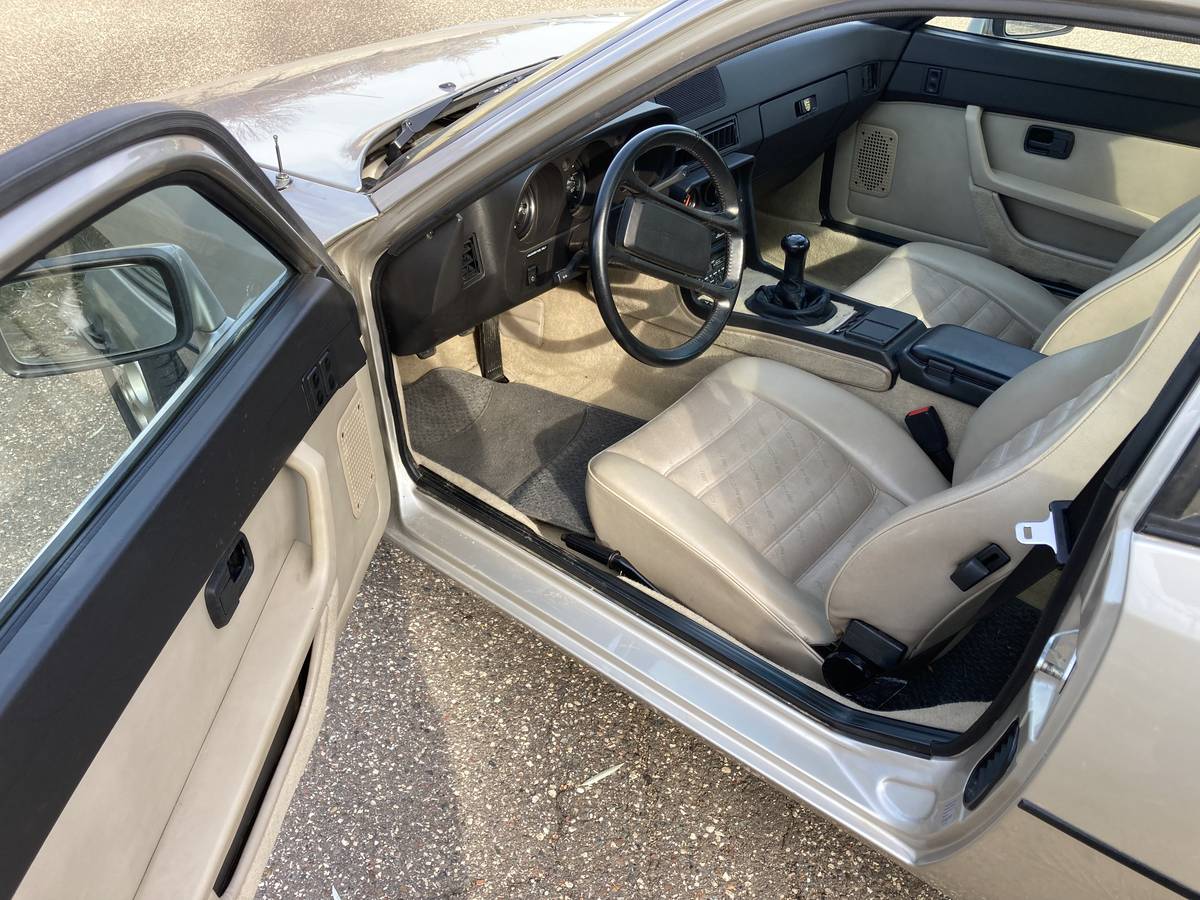 Porsche-924s-1987-2