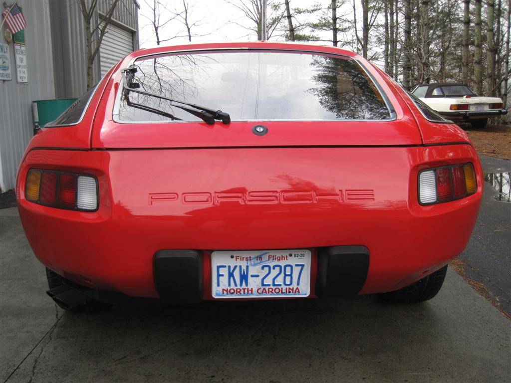 Porsche-928-1979-red-22