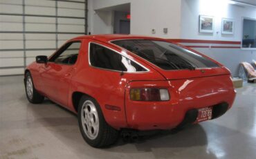 Porsche-928-1979-red-3
