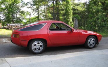 Porsche-928-1979-red