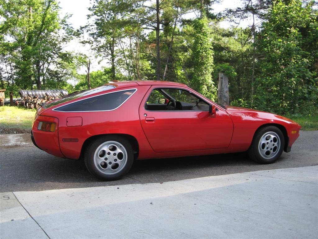 Porsche-928-1979-red