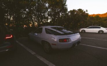 Porsche-928-1981-21