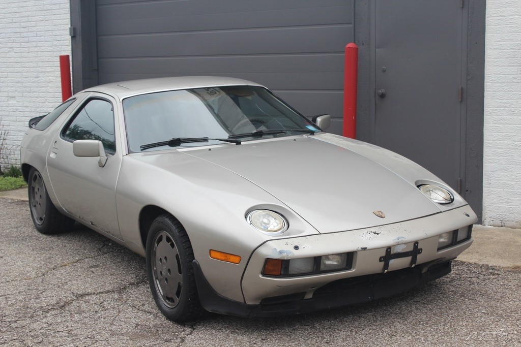Porsche-928-1981-Hatchback-1