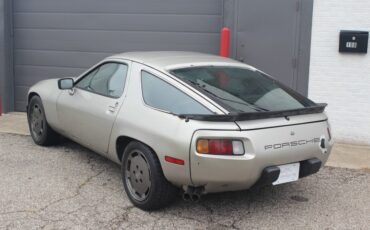 Porsche-928-1981-Hatchback-2