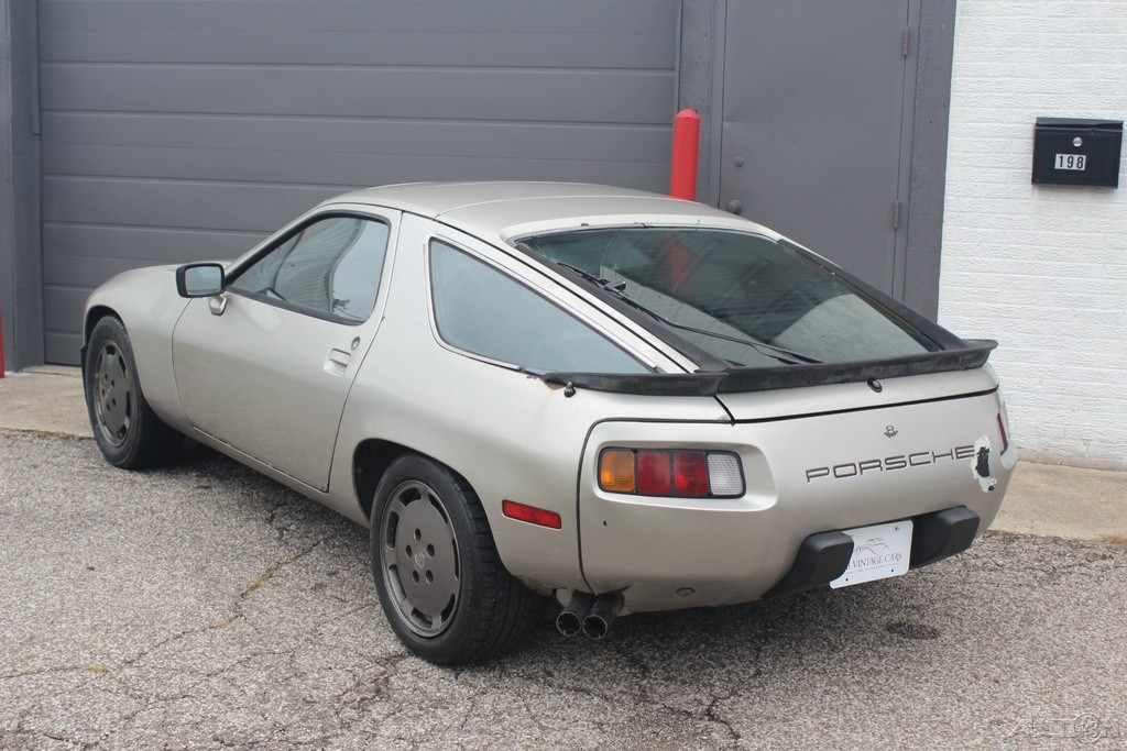 Porsche-928-1981-Hatchback-2