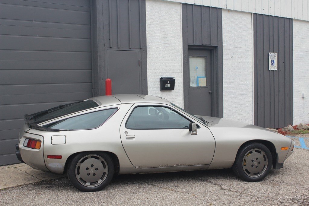 Porsche-928-1981-Hatchback-8