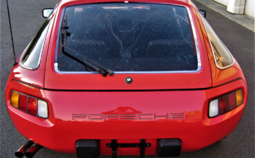 Porsche-928-1982-Coupe-12