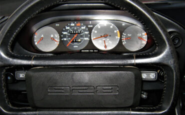 Porsche-928-1982-Coupe-16