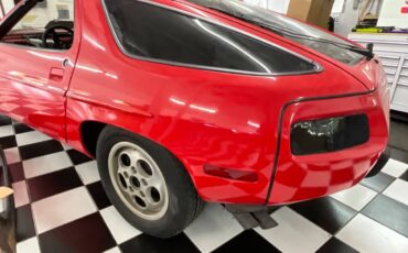 Porsche-928-1982-red-1