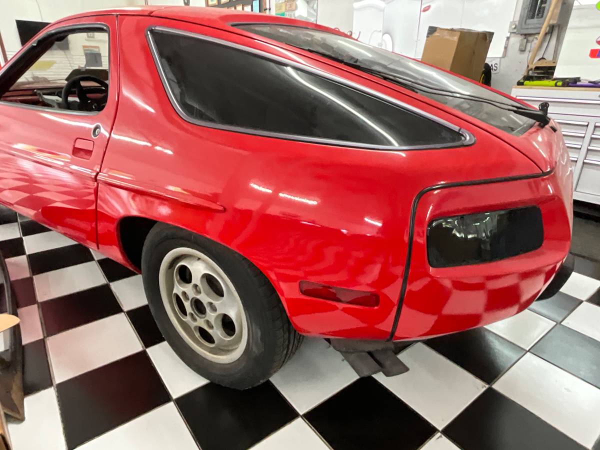 Porsche-928-1982-red-1