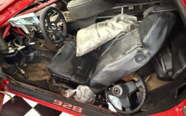 Porsche-928-1982-red-15