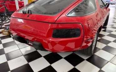 Porsche-928-1982-red-17