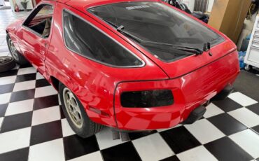 Porsche-928-1982-red-18