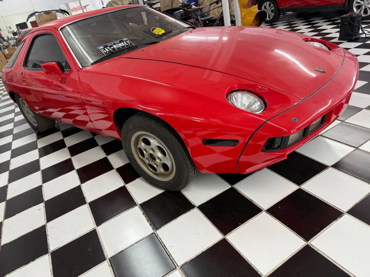 Porsche-928-1982-red-21