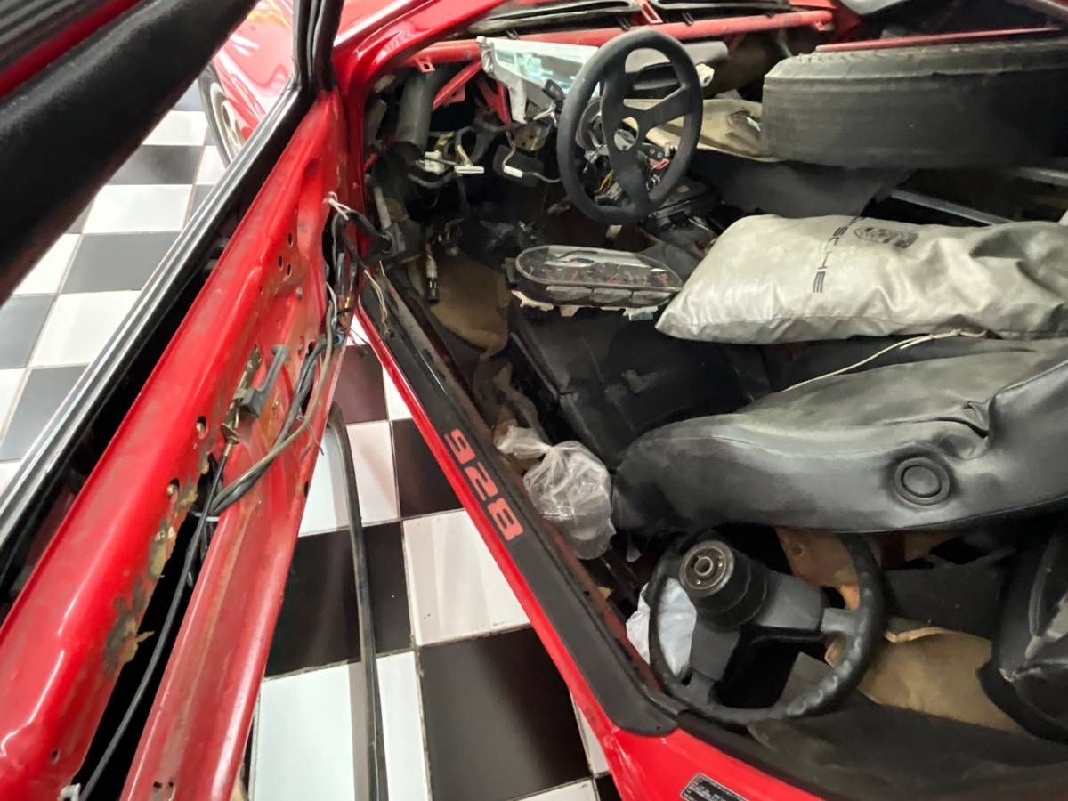 Porsche-928-1982-red-8