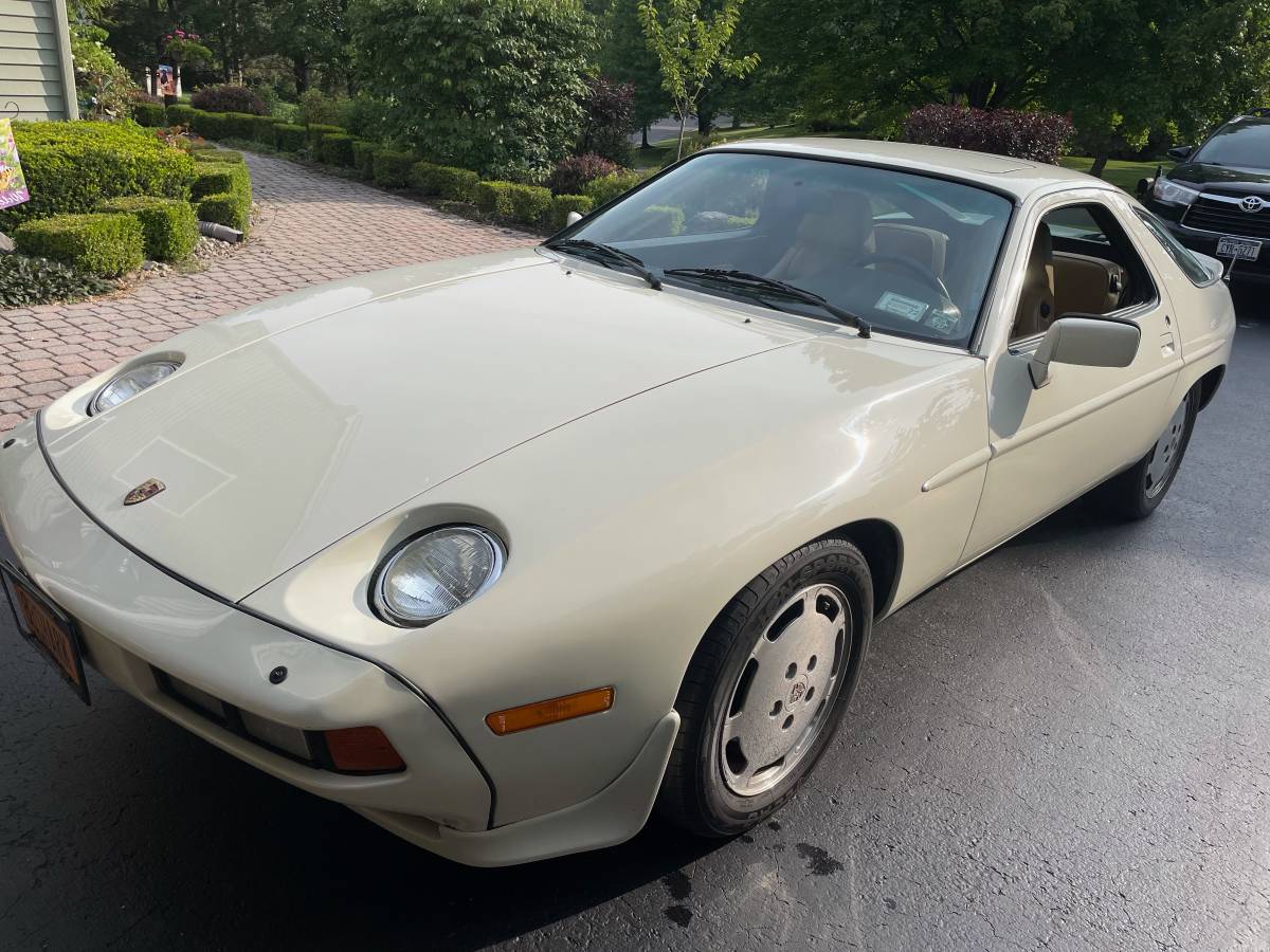 Porsche-928-1983-white-4
