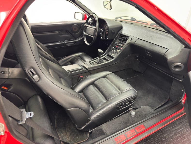Porsche-928-1987-Guards-Red-Black-45