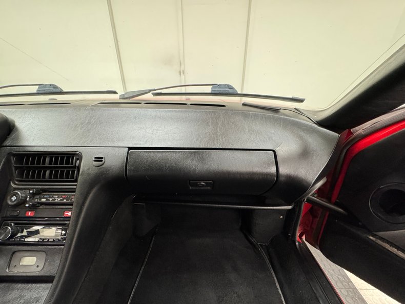 Porsche-928-1987-Guards-Red-Black-6