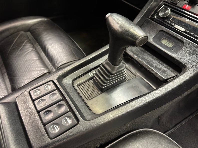 Porsche-928-1987-Guards-Red-Black-7