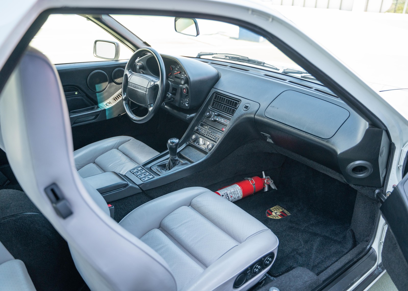 Porsche-928-1991-COUPE-2-DR-11